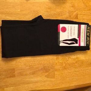 Plain black leggings